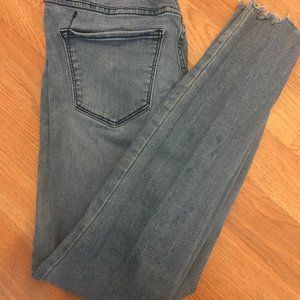 Mid Rise Jegging - Distressed